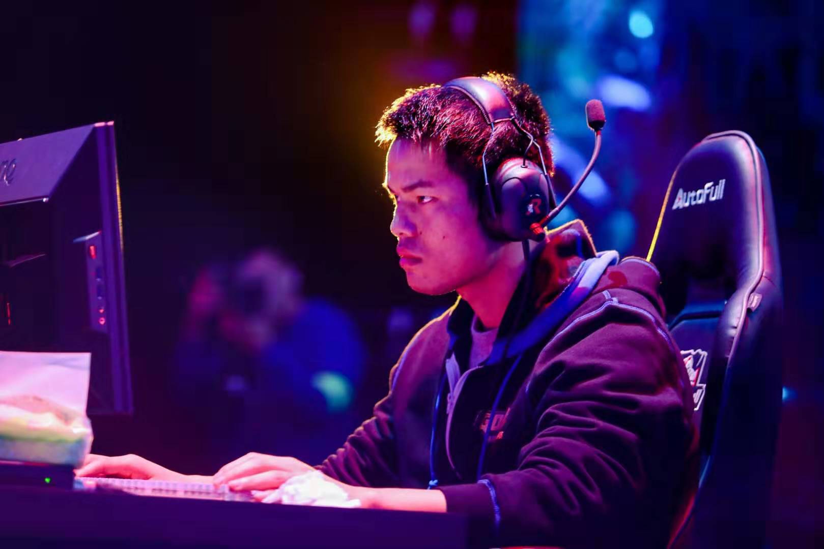 表面上看似 表面上看似