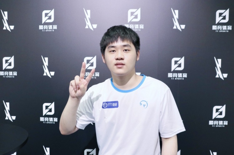 果断地将球 果断地将球