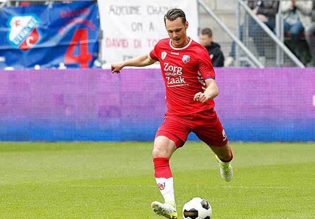 两粒失球背 两粒失球背