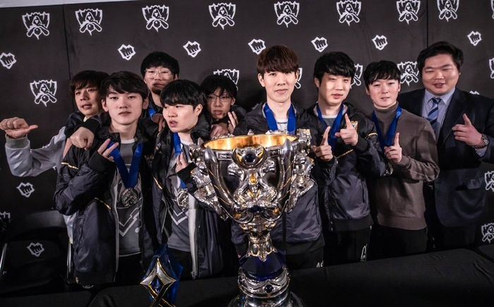 也折射出 也折射出